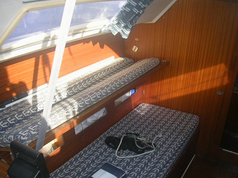http://img24.imageshack.us/img24/6769/couchette5enplace.jpg